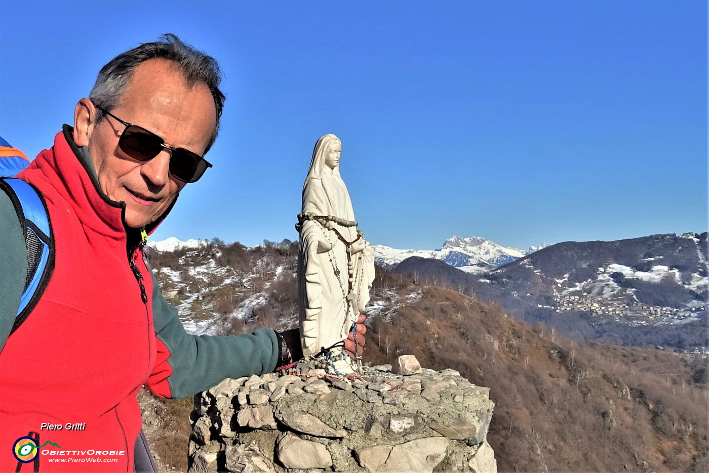 67 Alla Madonnina del Costone (1195 m) con vista In Presolana e Cornagera-Poieto.JPG